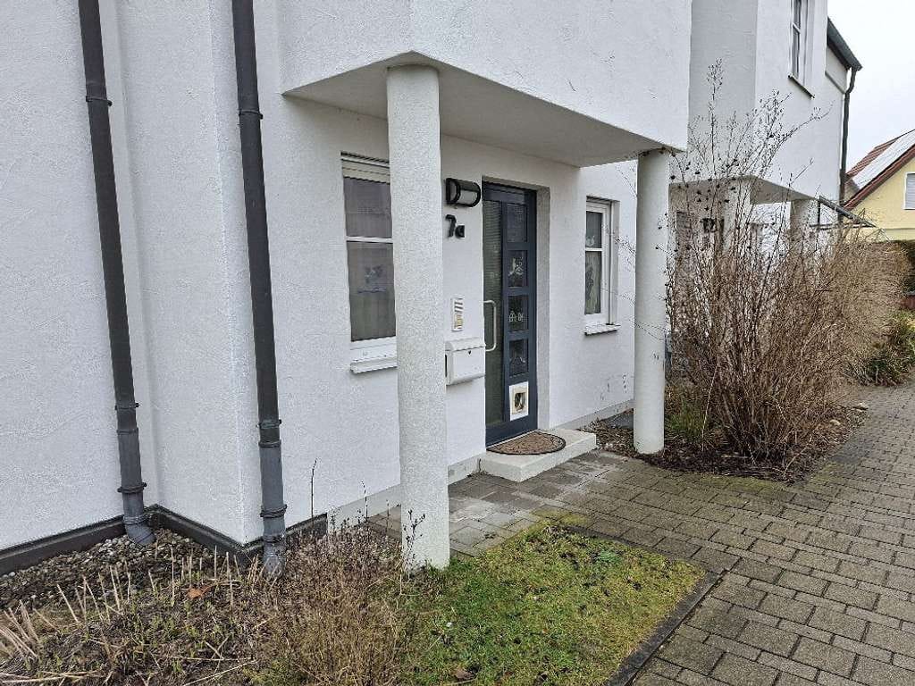 Immobilie in Meitingen - Vermietetes RMH im Stadthausstil mit Garten und zwei TG-Stellplätzen! - Bild 0