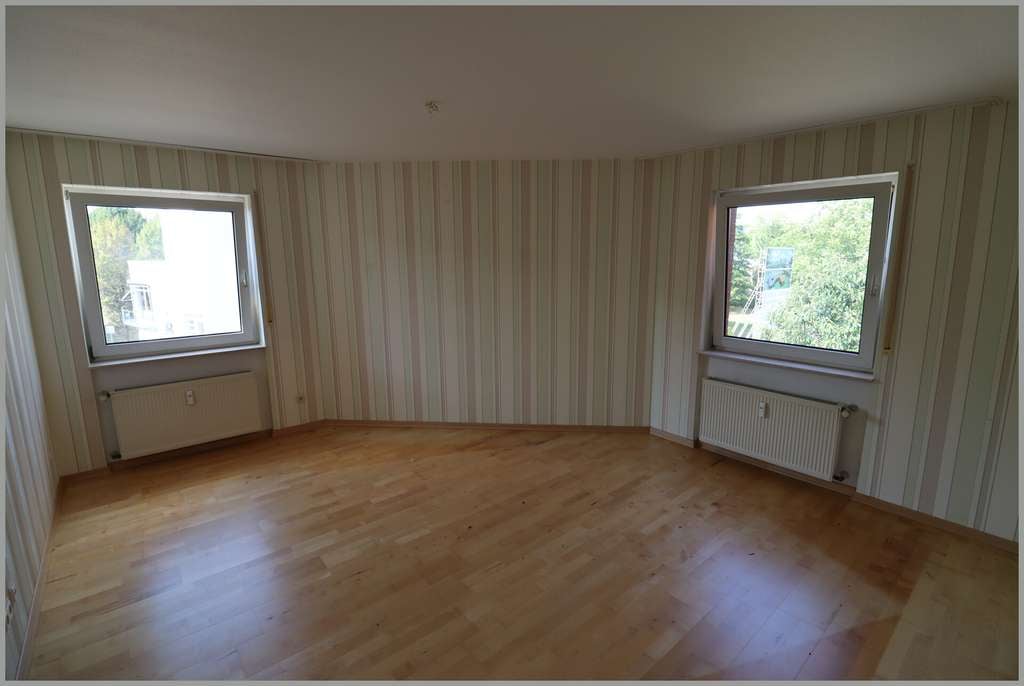Immobilie in Bad Rothenfelde - freigestellte 4,5-Zimmer-Eigentumswohnung mit Balkon
und Tiefgarageneinstellplatz - Bild 4