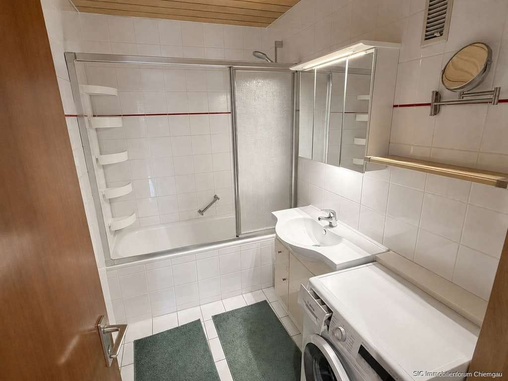 Immobilie in Traunstein - 3,5-Zimmer Wohnung mit Südbalkon u. Fahrstuhl zentrumsnah in Traunstein 
- gut vermietet! - Bild 4
