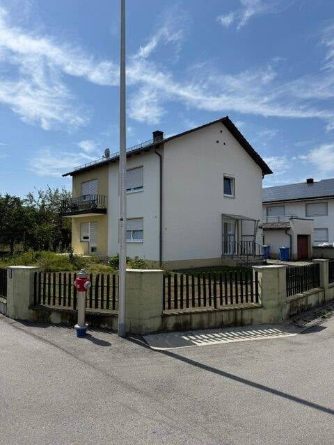 Immobilie in Stephansposching - Großzügiges Einfamilienhaus mit viel Platz, großem Garten & Entwicklungspotenzial! - Bild 2