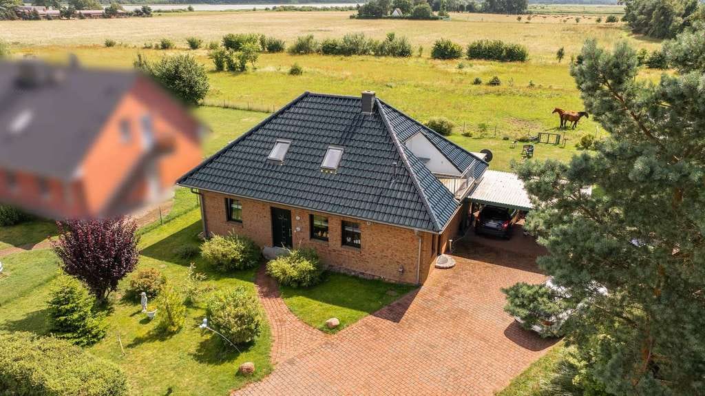 Immobilie in Pruchten - Ihr Rückzugsort am Bodden – mit Weitblick, Bootsgarage und angrenzender Pferdekoppel zur Pacht - Bild 1