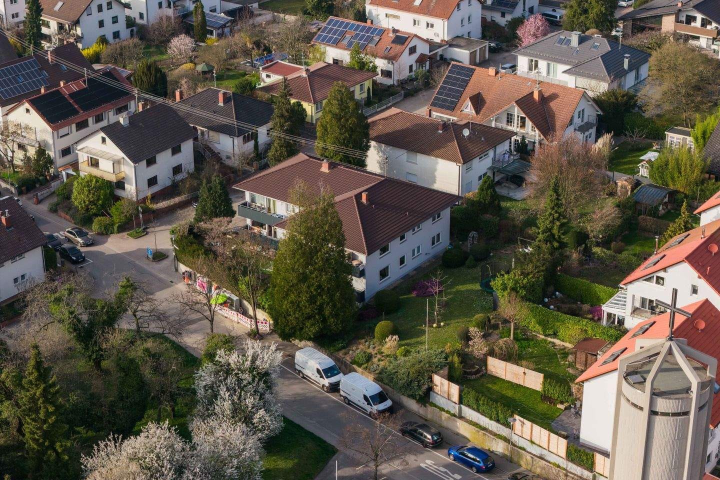 Immobilie in Hirschberg an der Bergstraße - Top gepflegtes Mehrfamilienhaus in Hirschberg-Großsachsen zu verkaufen - Bild 1