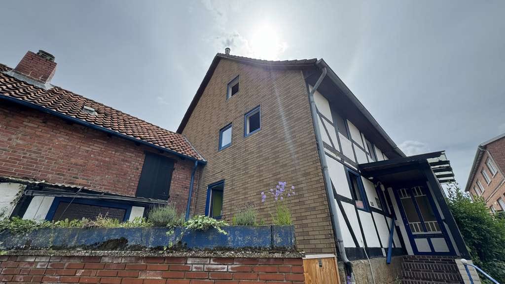Immobilie in Schellerten - Haus mit Geschichte & Zukunft – Fachwerkcharme zum Selbstgestalten - Bild 2