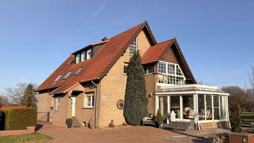 Immobilie in Hille - Großzügiges Haus - ideal für Familien, Mehrgenerationen oder Wohnen und Arbeiten unter einem Dach - Bild 0