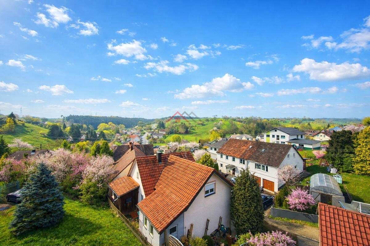 Immobilie in Aldingen - Wohnen mit Weitblick - modernisierte 5-Zimmer-Wohnung mit Stellplatz, viel Platz und Perspektive - Bild 2