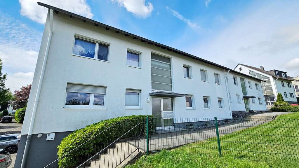 Immobilie in Odenthal - Ansprechende 2-Zimmer-Eigentumswohnung mit PKW-Stellplatz und Keller, im Herzen von Odenthal-Glöbusc - Bild 0