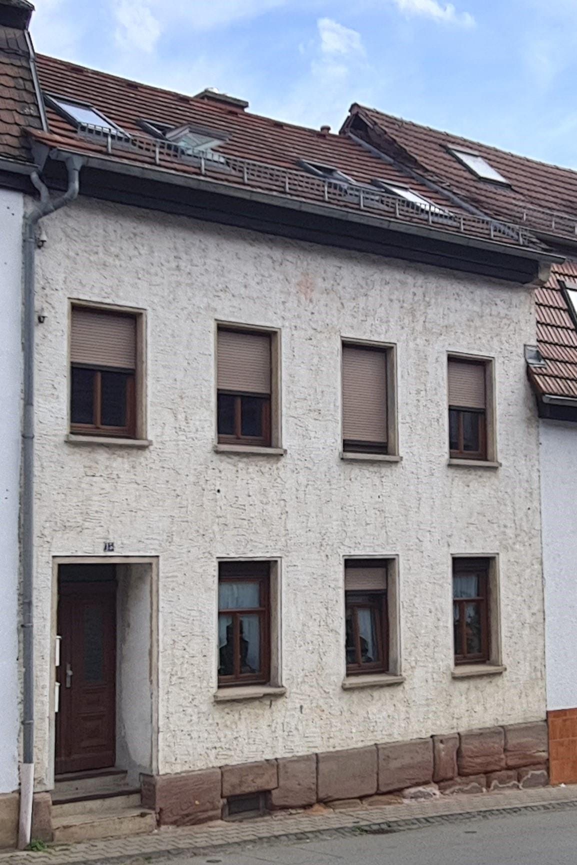 Immobilie in Kahla - ruhig gelegenes Dreifamilienhaus mit Garagen , teilw. freiwerdend - Bild 0