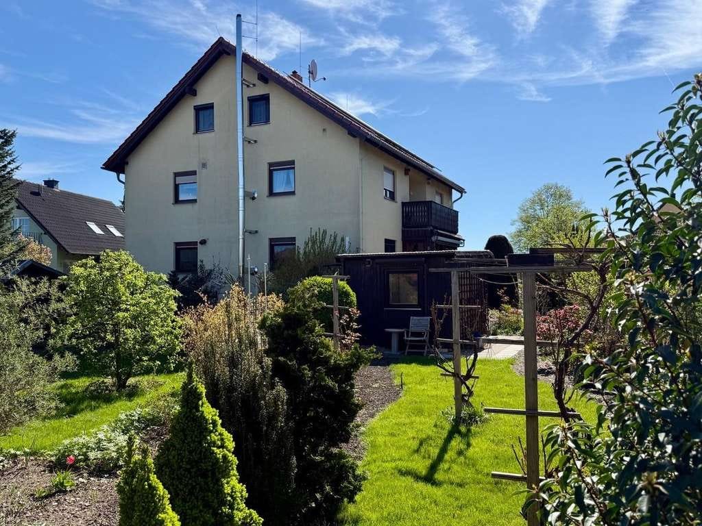 Immobilie in Radeberg - Solides 1 - 3 Familien-Haus mit schönem Garten in Ullersdorf bei Dresden - Bild 0