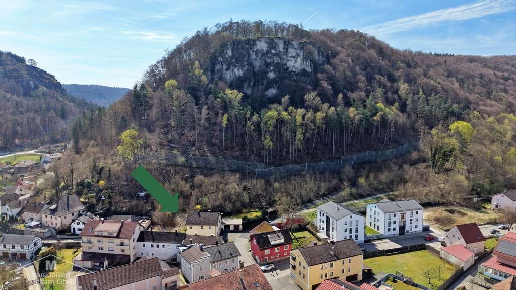 Immobilie in Kipfenberg - Wohnhaus mit 2 Einheiten und Doppelgarage in zentraler Ortsrandlage mit traumhaftem Ausblick - Bild 2