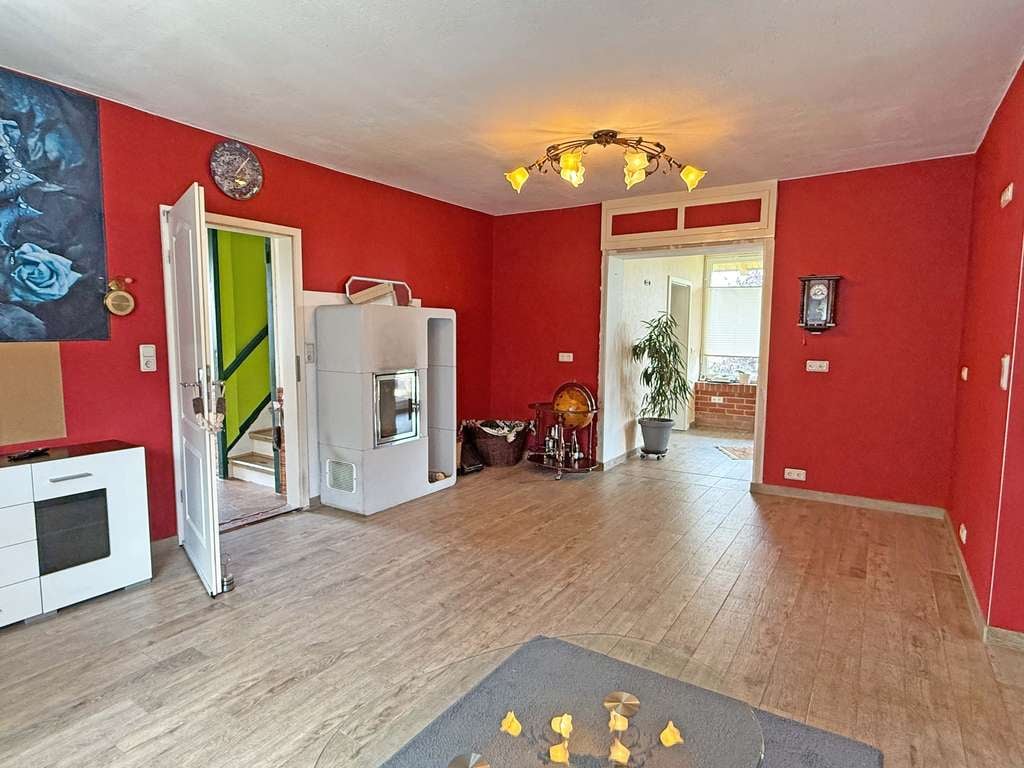Immobilie in Waltershausen - Freistehendes Einfamilienhaus im Bungalowstil - Wohnen am Waldrand mit Fernblick - Bild 2