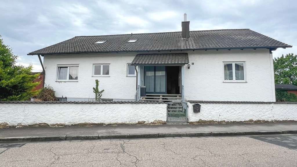 Immobilie in Abensberg - Attraktives Einfamilienhaus mit Potenzial - viel Raum für kreative Gestaltung und persönliche Träume - Bild 4