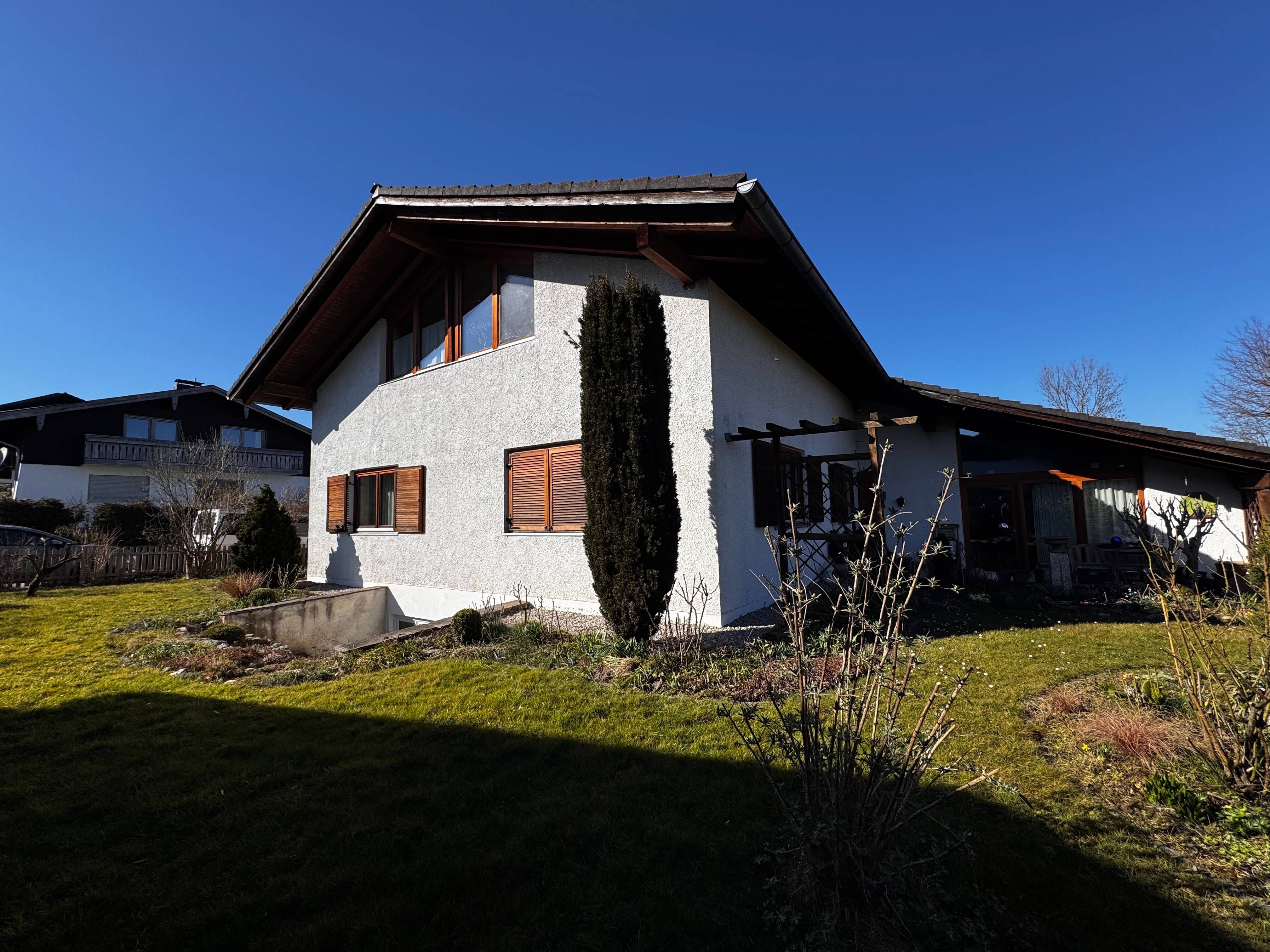 Immobilie in Griesstätt - Einfamilienhaus mit großen Garten in ruhiger Lage - Bild 2
