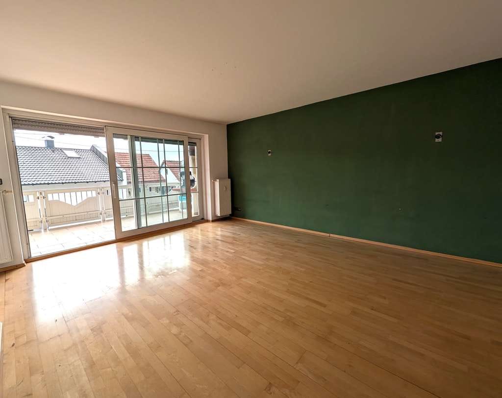 Immobilie in Dorfen - Großzügige 6-Zimmer-Maisonette mit Garten und Pool - Wohnen auf zwei Etagen wie im eigenen Haus - Bild 0