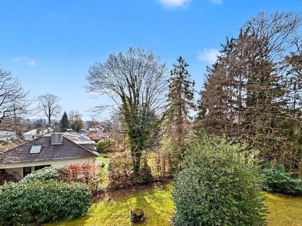 Immobilie in Feldafing - Direkt am Starnberger See - frisch renovierte 3-Zi.-ETW mit Hobbyraum und tollem Blick in Feldafing - Bild 1