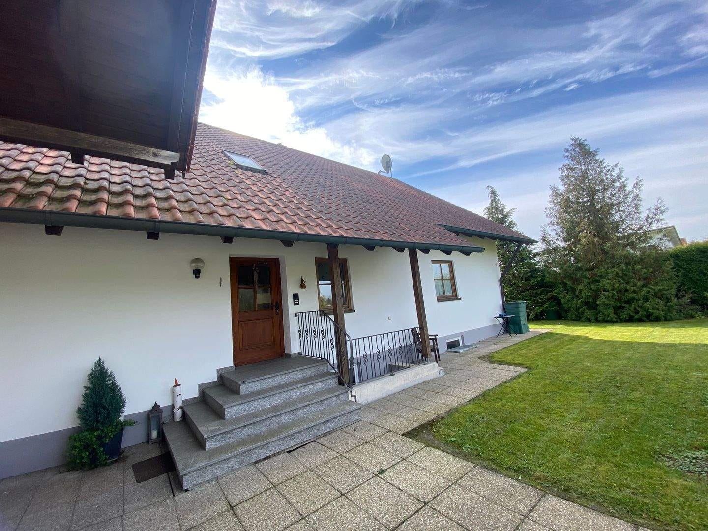 Immobilie in Fellheim - Dein Traum - Dein Glück - Dein Zuhause ? Geräumiges Zweifamilienhaus in naturnaher Umgebung in Fellheim - flexibel nutzbar - Bild 1