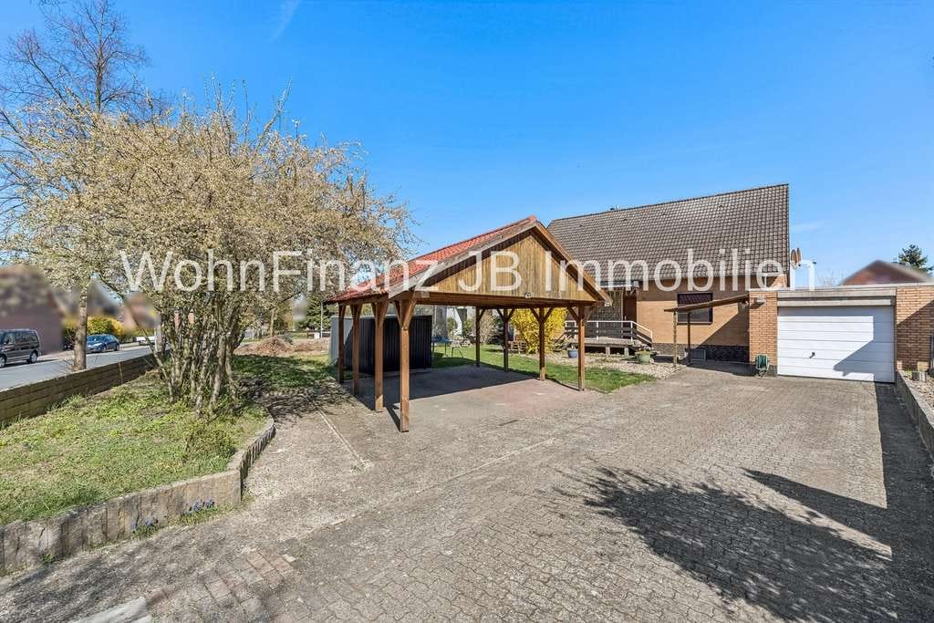Immobilie in Meine - Großes Einfamilienhaus mit Einliegerwohnung, Garage, Carport, Keller und Kamin - Bild 1