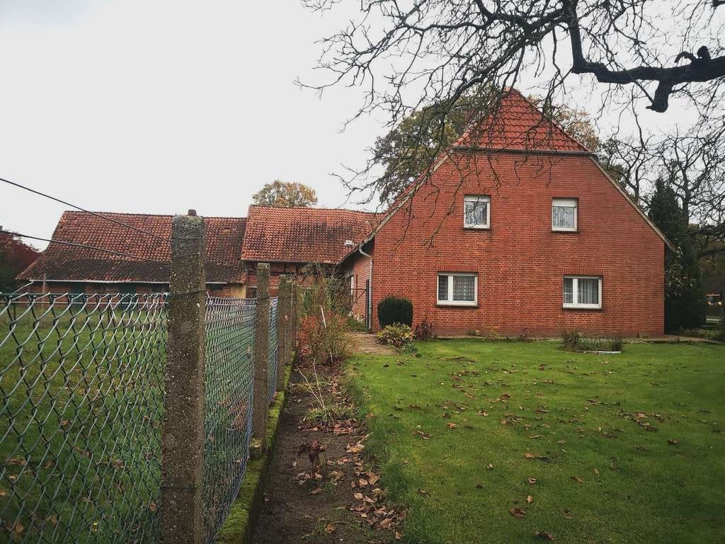Immobilie in Uetze - FAMILIENTRAUM, RESTHOF MIT VIEL RAUM U. PLATZ , ERBBAURECHT, IN GRÜNER DORFLAGE - Bild 0