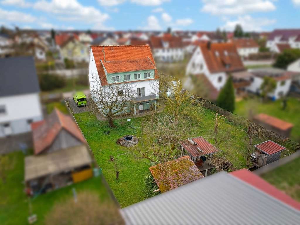 Immobilie in Nersingen - Einfamilienhaus in Nersingen – Familienfreundliches Wohnen mit Garten und viel Platz für Fahrzeuge - Bild 2