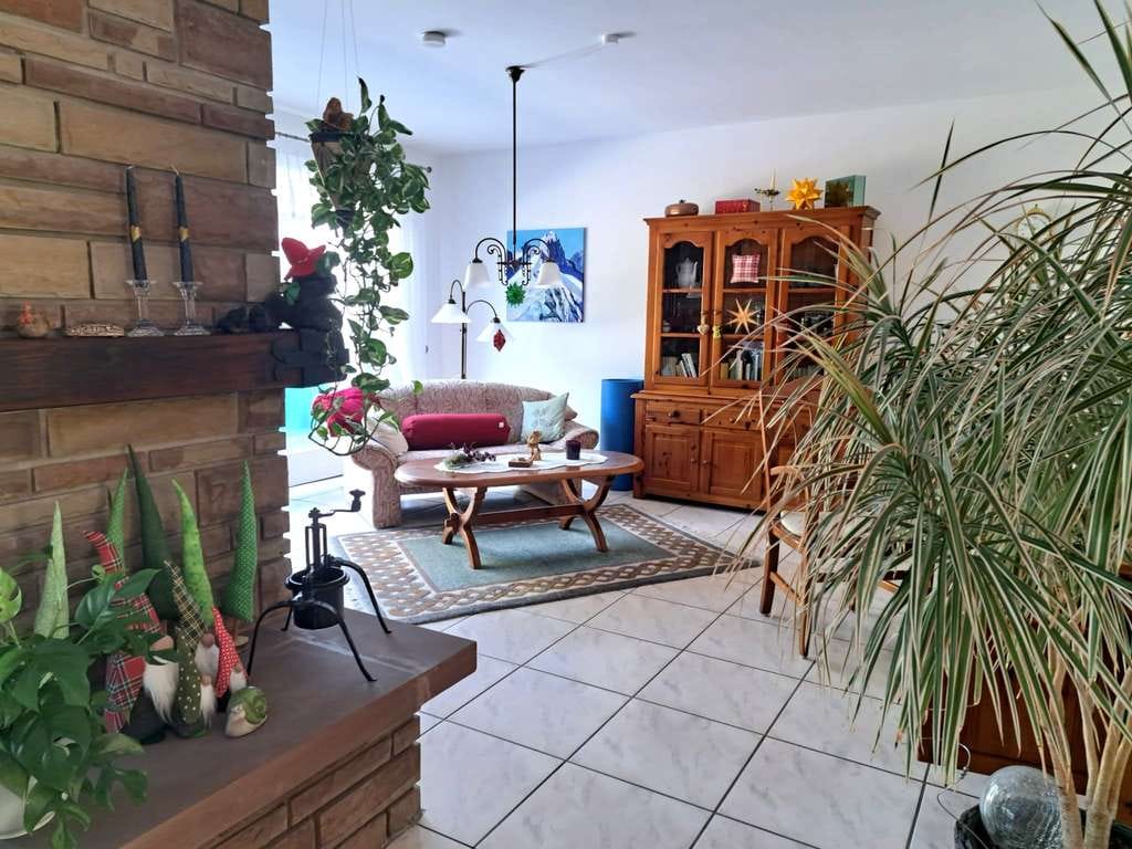 Immobilie in Püttlingen - großzügiges einseitig angebautes Einfamilienhaus in ruhiger Lage in Püttlingen - Bild 2