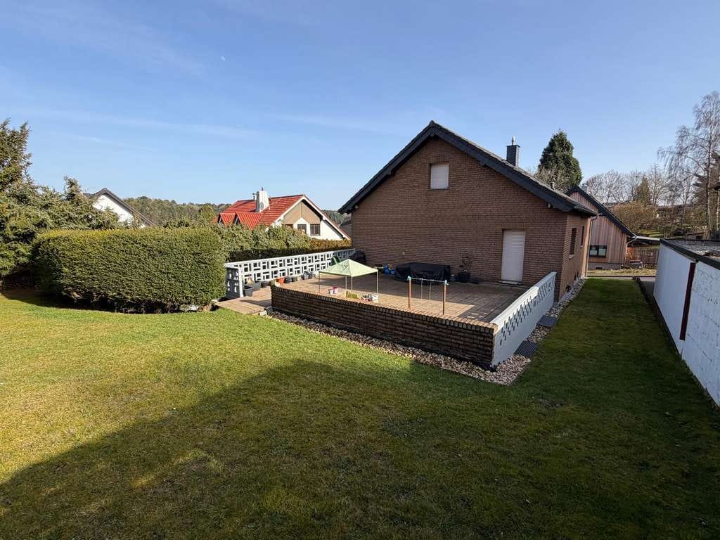 Immobilie in Nettersheim - Kapitalanlage mit Perspektive: Vermietetes Dreifamilienhaus plus Baugrundstück in Nettersheim - Bild 2