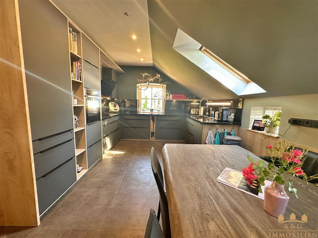 Immobilie in Norden - FRISCHE NORDSEELUFT! SOLIDES LANDHAUS MIT 4 WOHNUNGEN, IN DEICHNÄHE - ALLEINLAGE - Bild 3