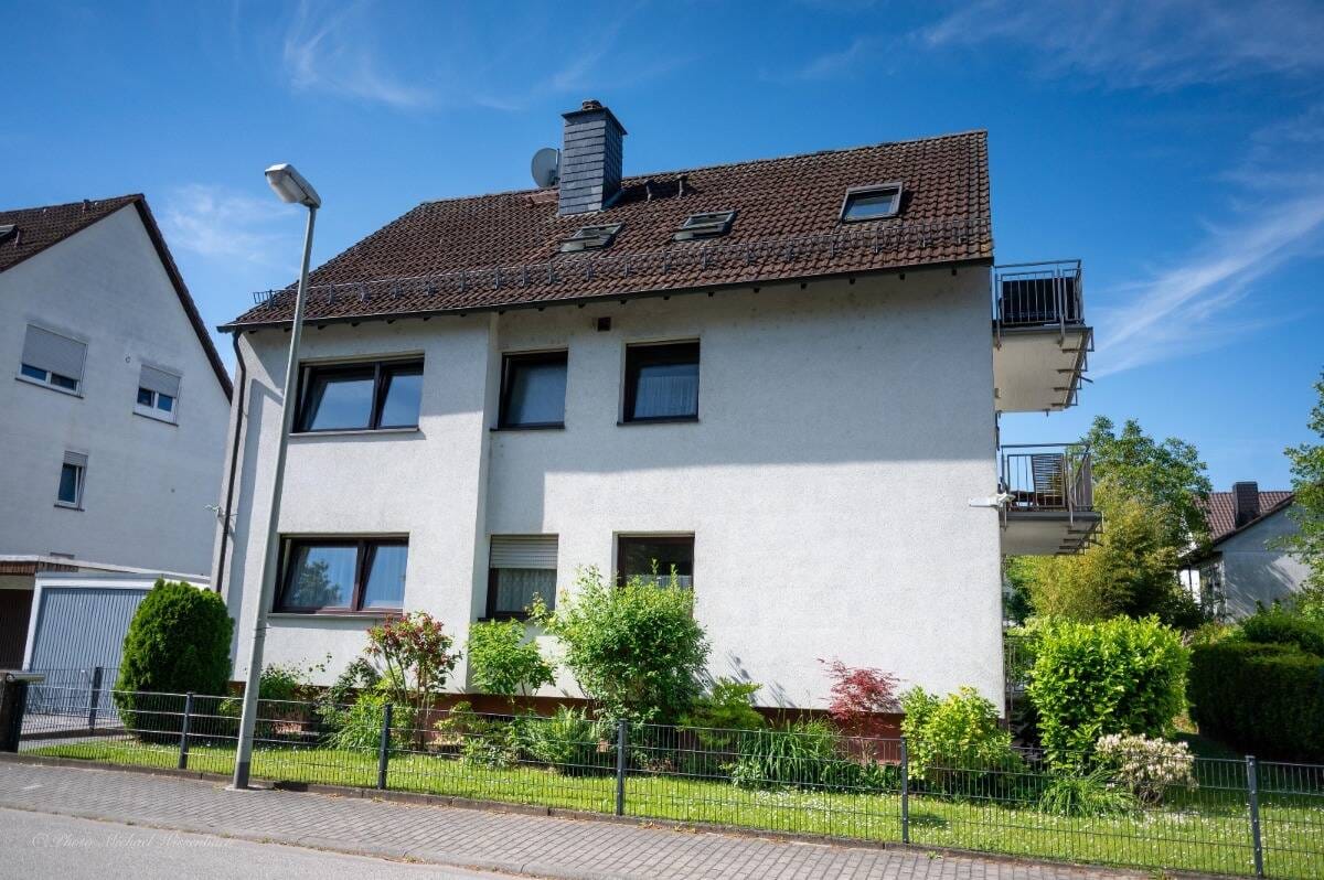 Immobilie in Flörsheim - Freistehendes Mehrfamilienhaus mit 3 Wohnungen - Bild 0