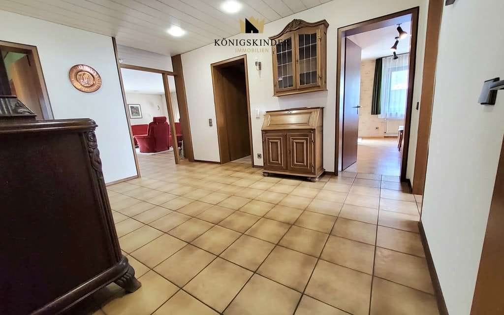 Immobilie in Köngen - 5,5 Zimmer-ETW im 2-FH *großzügig*sonnig*ruhig*
mit Terrasse, Kamin, Wohnküche, Garage u.v.m. - Bild 3