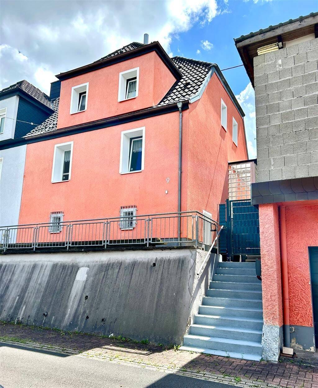 Immobilie in Merchweiler - Wemmetsweiler: sofort beziehbares 1 Fam.-Haus in ruhiger Lage - Bild 0