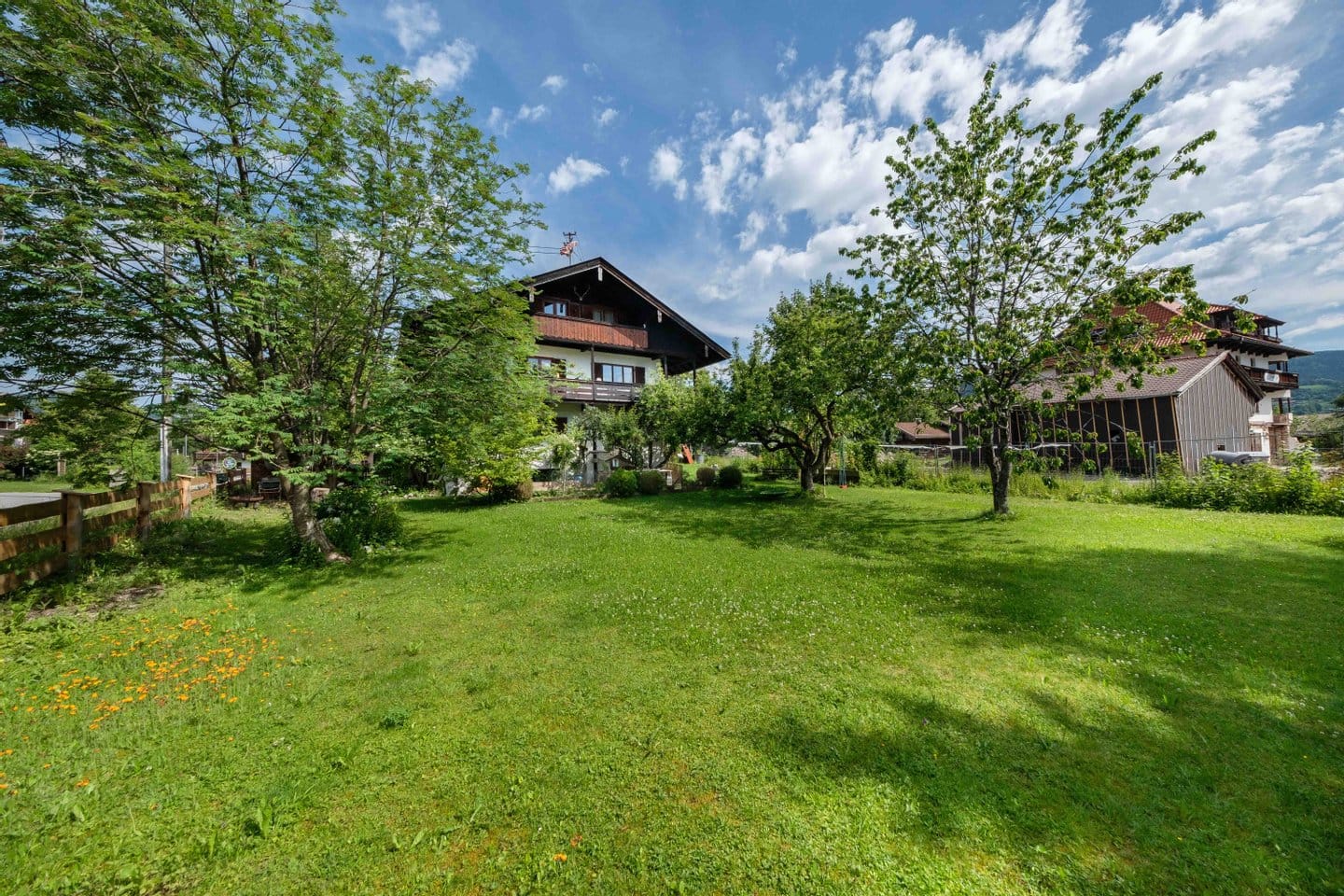 Immobilie in Bad Wiessee - MEHRFAMILIENHAUS MIT SEEBLICK UND ENTWICKLUNGSPOTENZIAL, Bad Wiessee - Bild 0