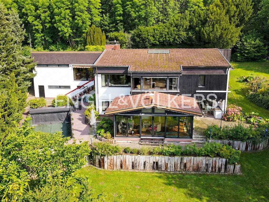 Immobilie in Westerburg - Exklusives Einfamilienhaus auf weitläufigem Grundstück in Waldrandlage - Bild 1