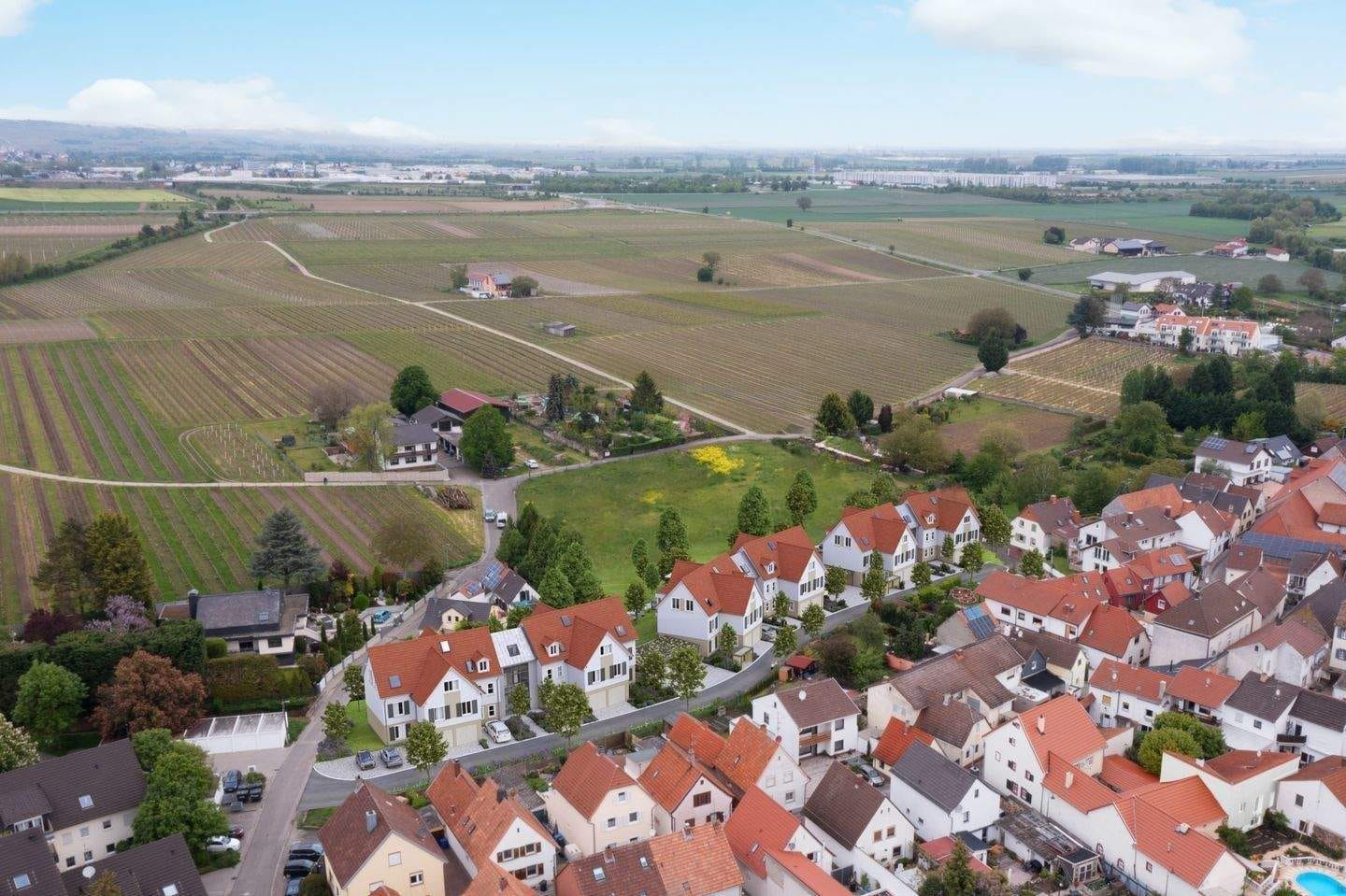 Immobilie in Kirchheim an der Weinstraße - 3-ZIMMER-DACHGESCHOSSWOHNUNG MIT AUSSICHT - Bild 1