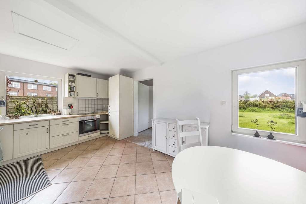 Immobilie in Kirchspiel Garding - Einziehen & Wohlfühlen: Modernisiertes Zuhause mit Kamin & Sauna - Bild 2