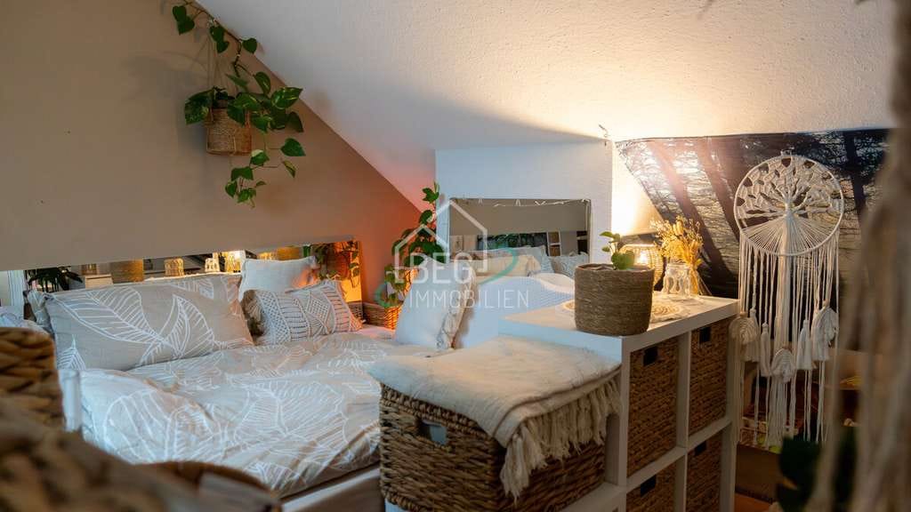 Immobilie in Köngen - Ideal für Singles oder Anleger: 1,5 Zimmer Maisonettewohnung mit Loggia & TG-Stellpatz - Bild 1