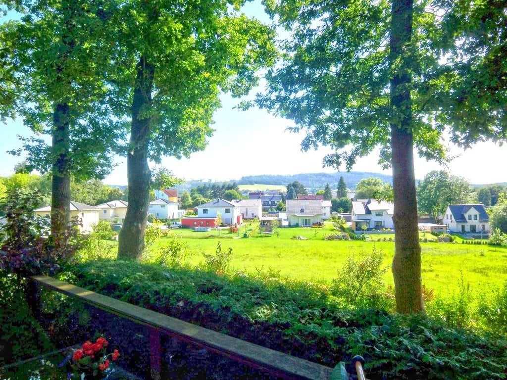 Immobilie in Obergurig - Hornja Hórka - Mod. EFH im Bungalowstil mit Terrasse - Bad m. Wanne u. Dusche - Kamin - EBK - Doppelcarp. - nahe BZ - Bild 1