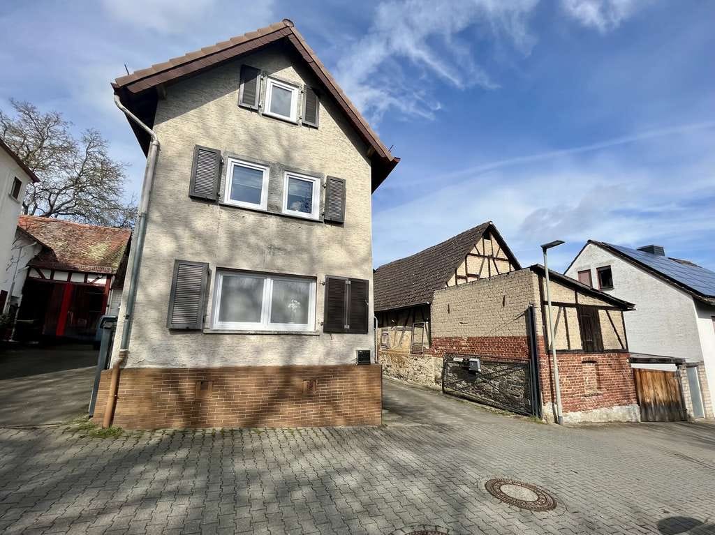 Immobilie in Butzbach - Vermietetes Mittel- und Hinterhaus Balkon und Terrasse - Bild 0