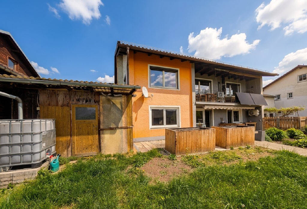 Immobilie in Blaibach - Renoviertes Ein- oder Zweifamilienhaus mit schönem Grundstück in Blaibach - Bild 1