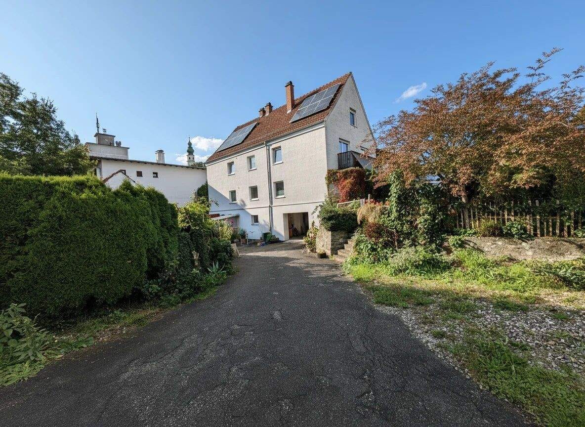 Immobilie in Kastl - Ein Zweifamilienhaus mit Geschichte – und Zukunft: Ihr Zuhause mit PV, Garten & Ausbaureserve - Bild 0