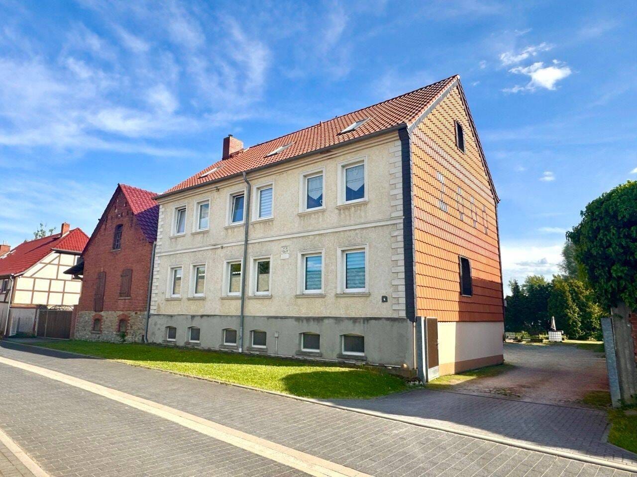 Immobilie in Ingersleben - attraktives Mehrfamilienhaus in Ostingersleben - großzügiges Grundstück, umfassend saniert - Bild 1