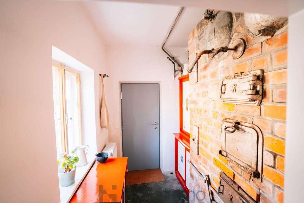 Immobilie in Waal - Klein, charmant & voller Möglichkeiten – teilrenoviertes Haus mit Ausbaumöglichkeit - Bild 3