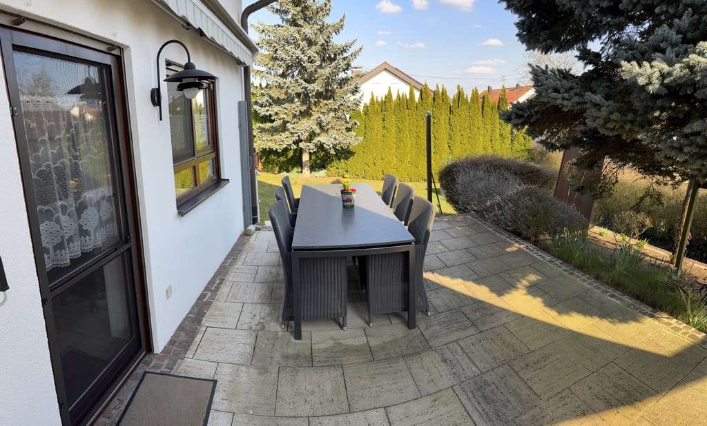 Immobilie in Niederstotzingen - Großzügiges Einfamilienhaus mit 7 Zimmern, 998 m² Grundstück & Doppelgarage – ideal für Familien - Bild 2