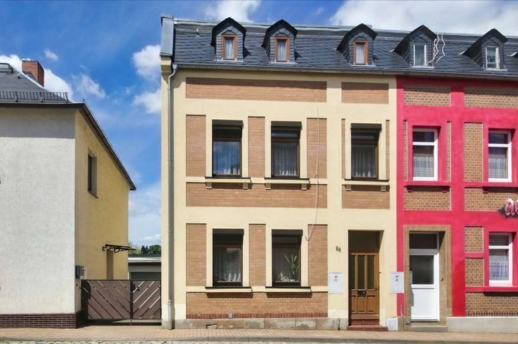 Immobilie in Zeulenroda-Triebes - Ruhig gelegenes, massiv gebautes Reihenendhaus mit Garten und Innenhof - Bild 0