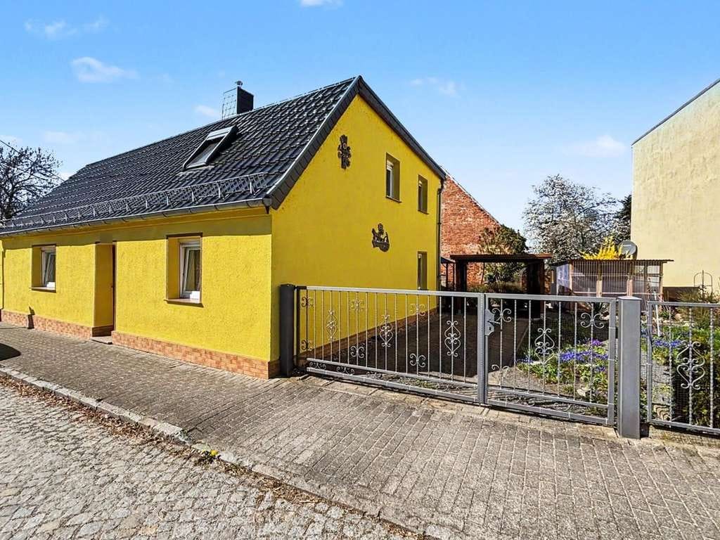 Immobilie in Belgern-Schildau - Klein aber fein: bezugsfreies Einfamilienhaus mit Innenhof, Nebengebäude und Garten in Belgern - Bild 0