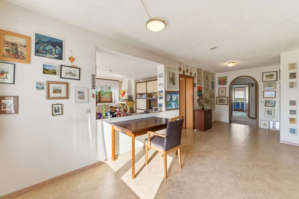 Immobilie in Ingelfingen - Provisionsfreies Haus mit Einliegerwohnung, ausgebautem Dachgeschoss, Balkon, Garage und Weitblick - Bild 3