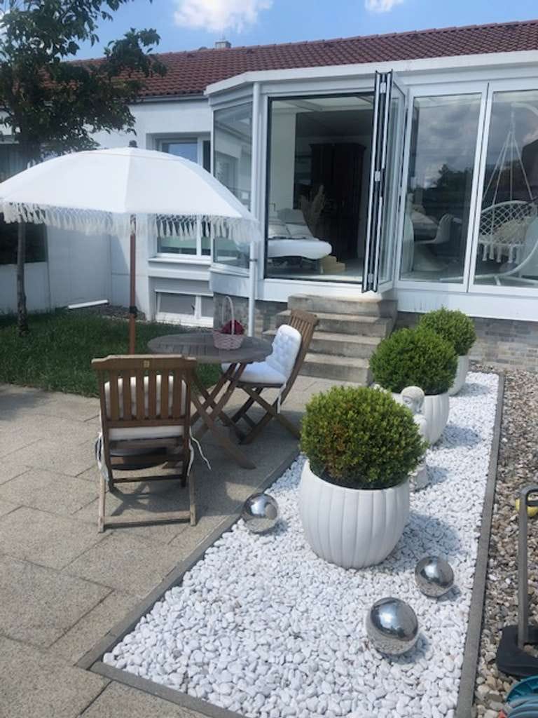 Immobilie in Markt Schwaben - Exklusiver Bungalow mit Pool, Lounge und luxuriöser Ausstattung – provisionsfrei - Bild 1