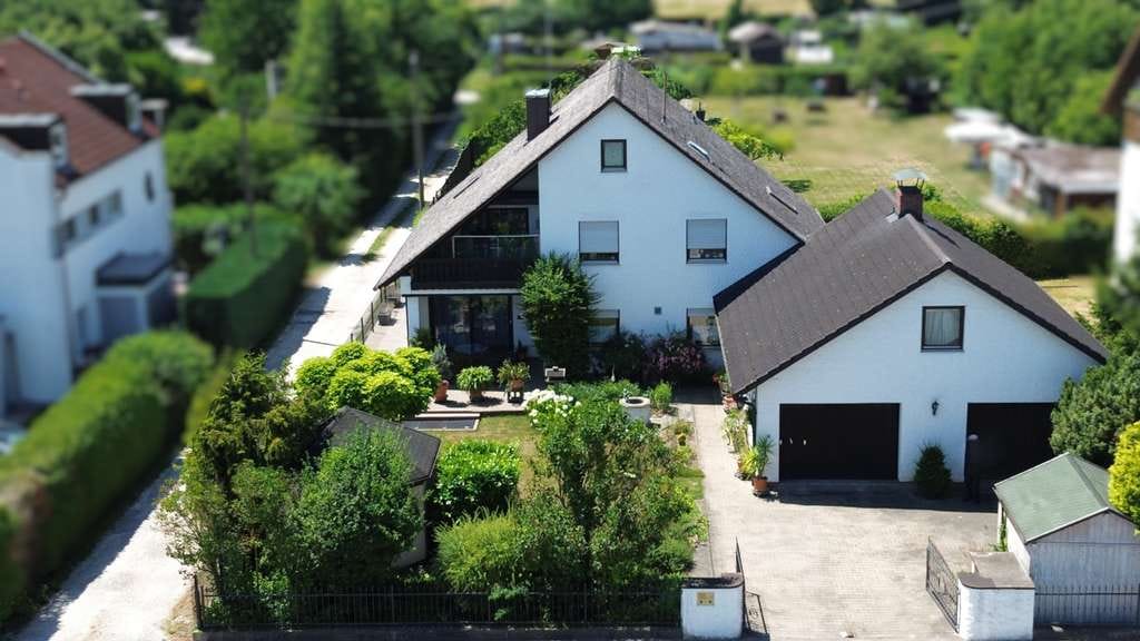 Immobilie in Neuburg an der Donau - Familienfreundliches Haus mit Einliegerwohnung in Neuburg a.d.Donau - Bild 0