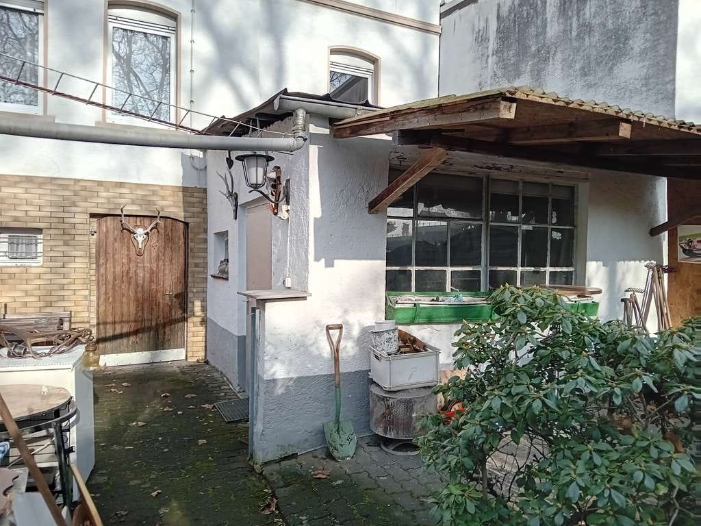 Immobilie in Siegen - Renovierungsbedürftiges 6-Zimmer Haus mit Garage in Siegen - Bild 3