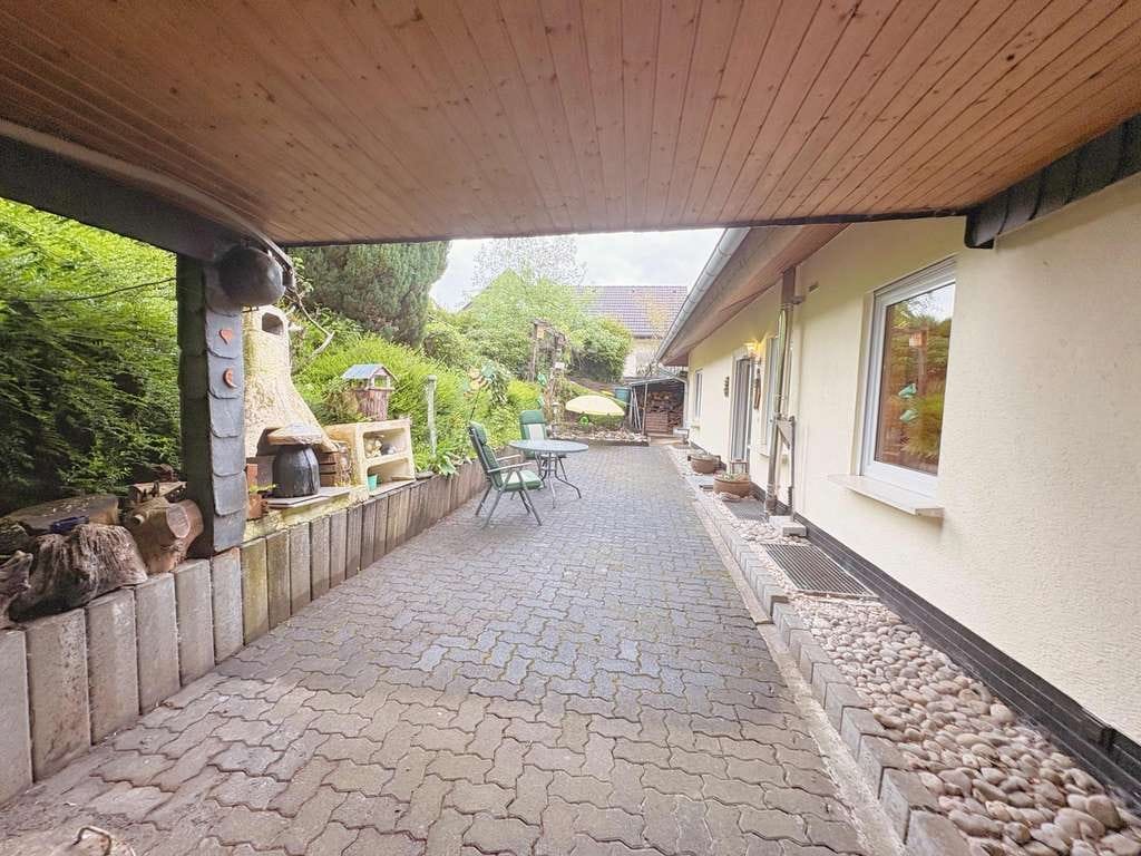 Immobilie in Wissen - CITYHOUSE: Großzügiges Zweifamilienhaus mit Ausbaupotenzial, Garten & 3 Garagen - Bild 2