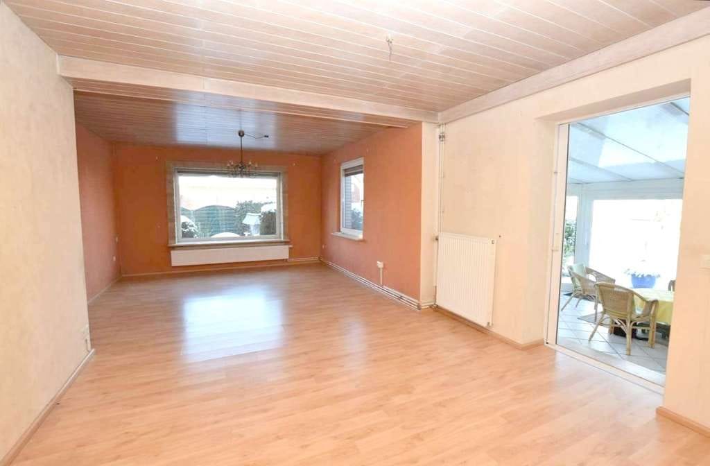 Immobilie in Osloß - Großes Doppelhaus mit 2 Haushälften auf über 1.400m² Grundstück mit 2 Garagen. - Bild 2