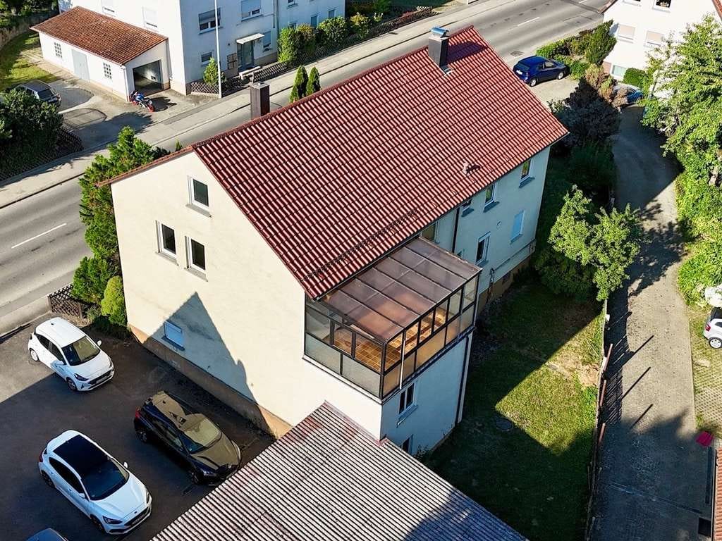 Immobilie in Gomaringen - Zweifamilienhaus mit viel Fläche - Ausbau, Renovierung und vermieten! - Bild 1