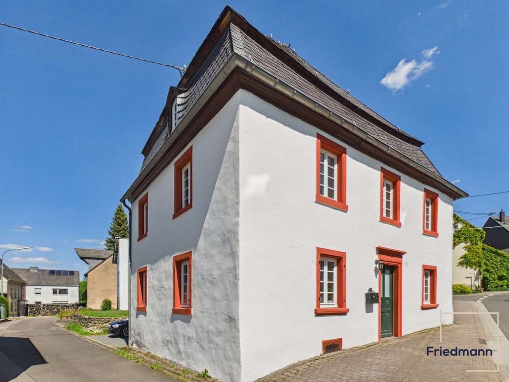 Immobilie in Farschweiler - Historischer Charme: saniertes, denkmalgeschütztes Einfamilienhaus mit vielseitigem Raumangebot - Bild 0